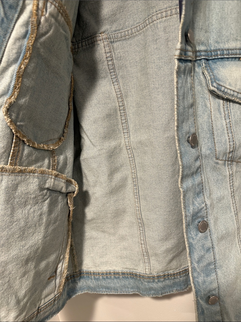 Universal thread Light Wash Denim Jacket - Picture 3 of 4